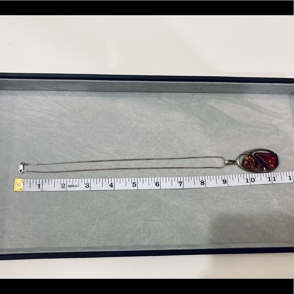 Amber pendant necklace - Picture 10 of 10